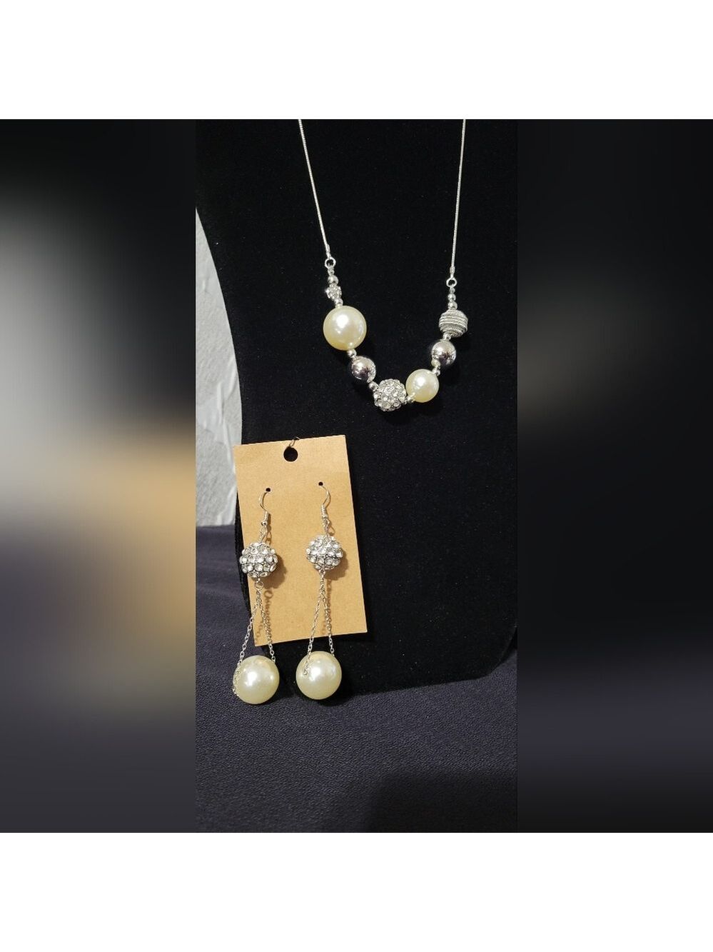 Silver and Pearl Color Necklace Set